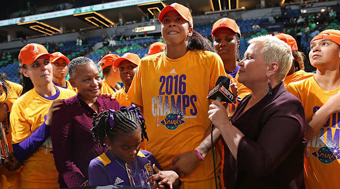 candace-parker-daughter-wnba-title-1300.jpg